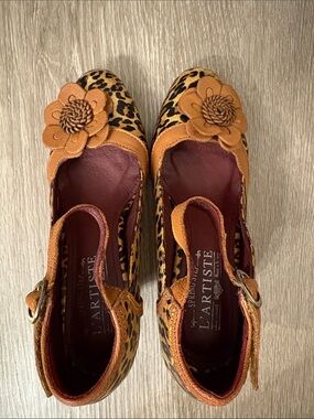 L'Artiste Leopard Print Mary Jane Heels with Tan Floral Accent